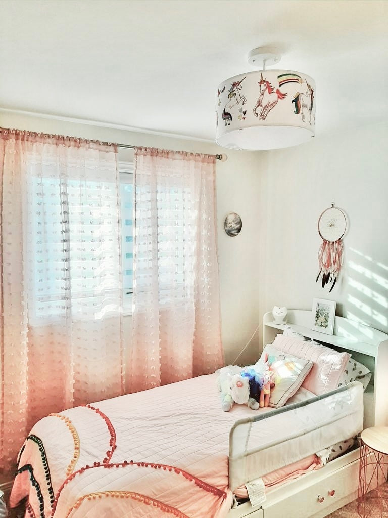 unicorn girls bedroom, pink bedroom with unicorn light